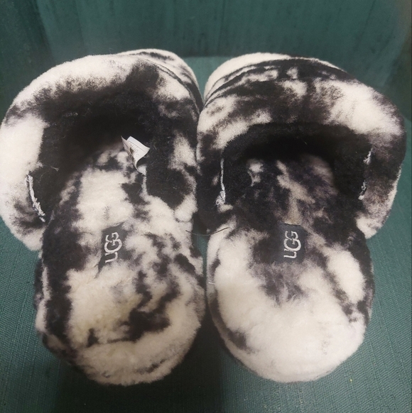 Cozy UGG  Black and White Fuzzy Slippers - Picture 2 of 3